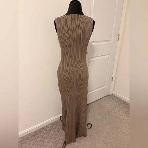 Dissh Pleated Maxi in Olive Green. Size Small. Super stretchy and comfortable! - Picture 2 of 4